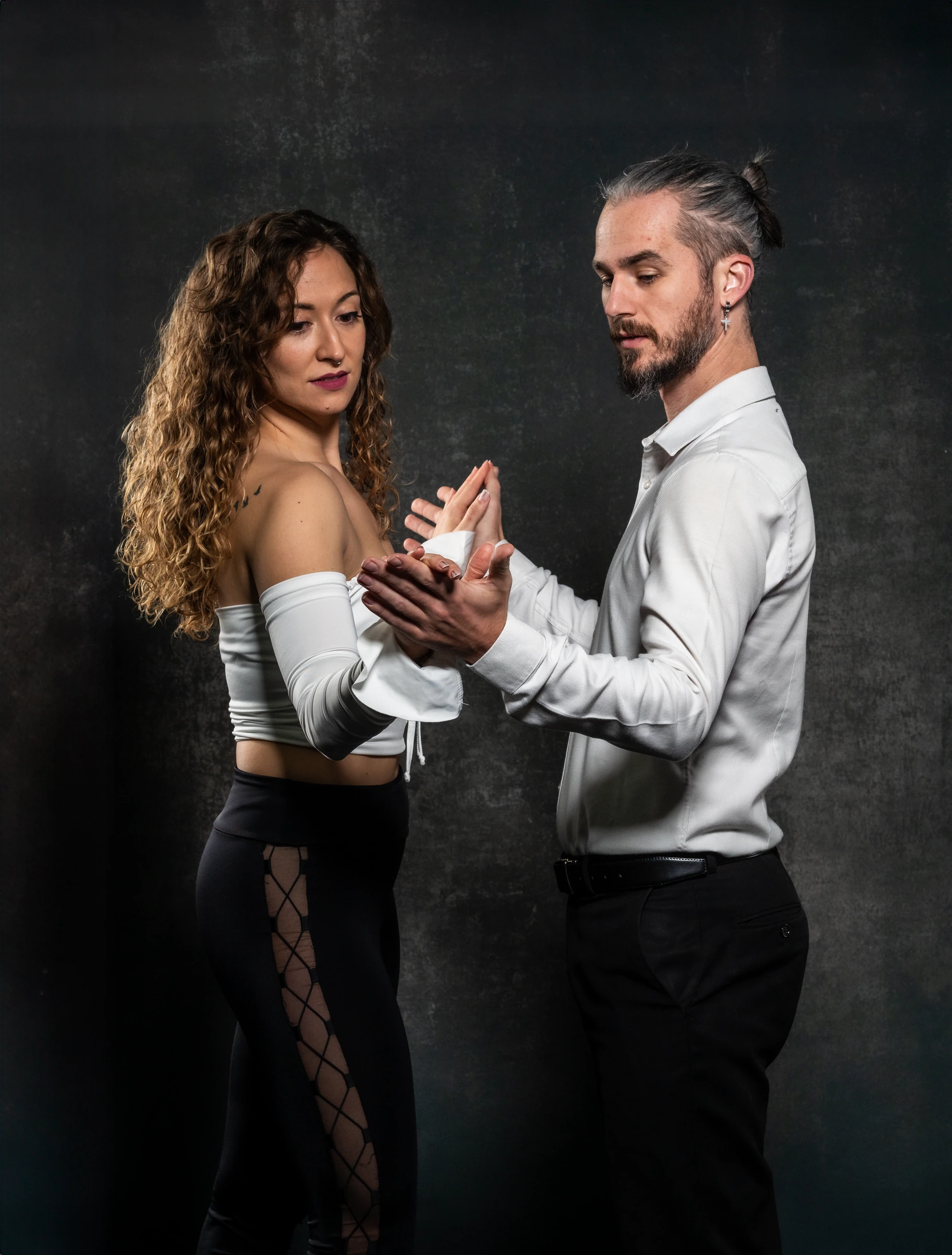 Eva y Jose iniciando una figura de danza