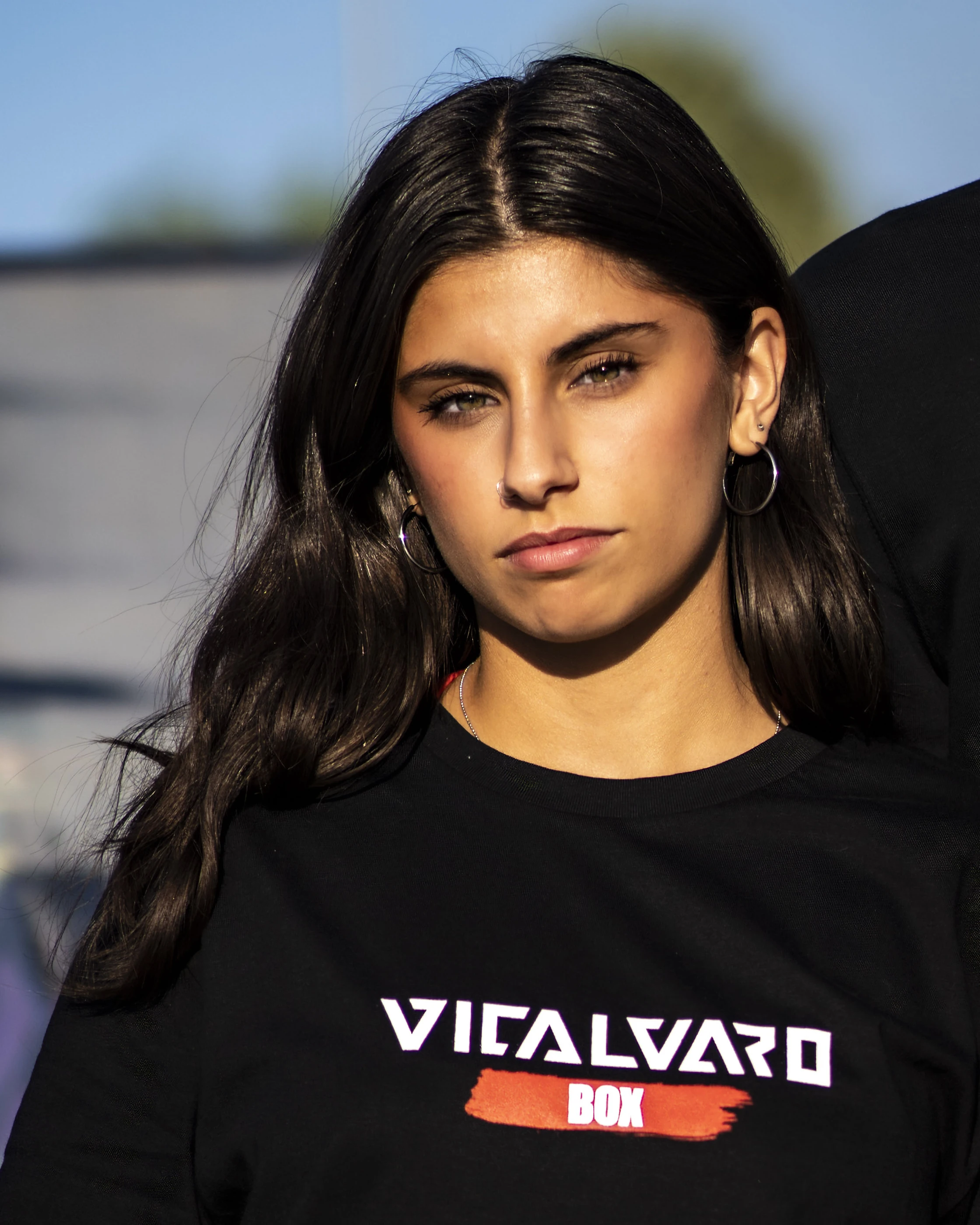 Retrato editorial con camiseta de Vicálvaro Box